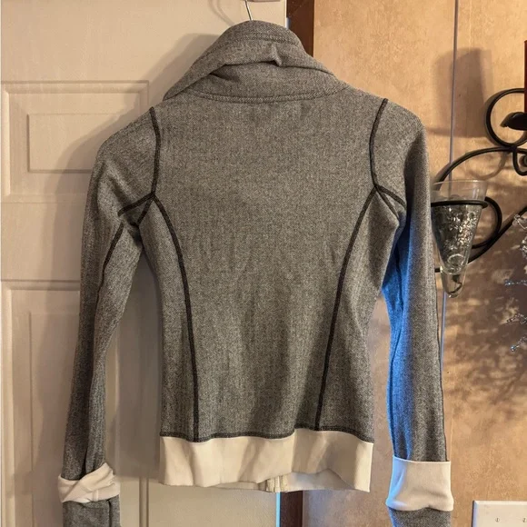 lululemon athletica Gray Herringbone Hoodie - Picture 5 of 6